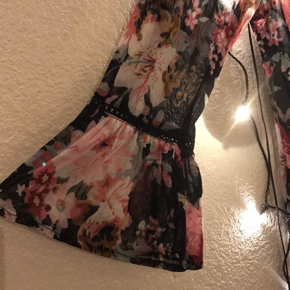 Floral net Shirt with ruffle sleeves!!! - Picture 8 of 8